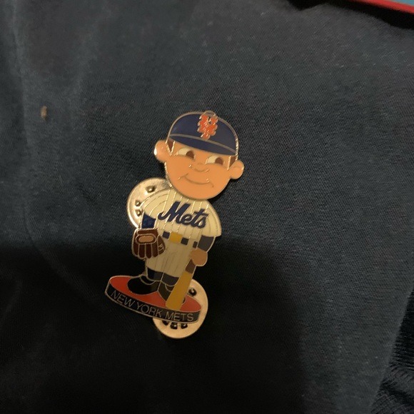 3 Mets pins - Picture 3 of 4